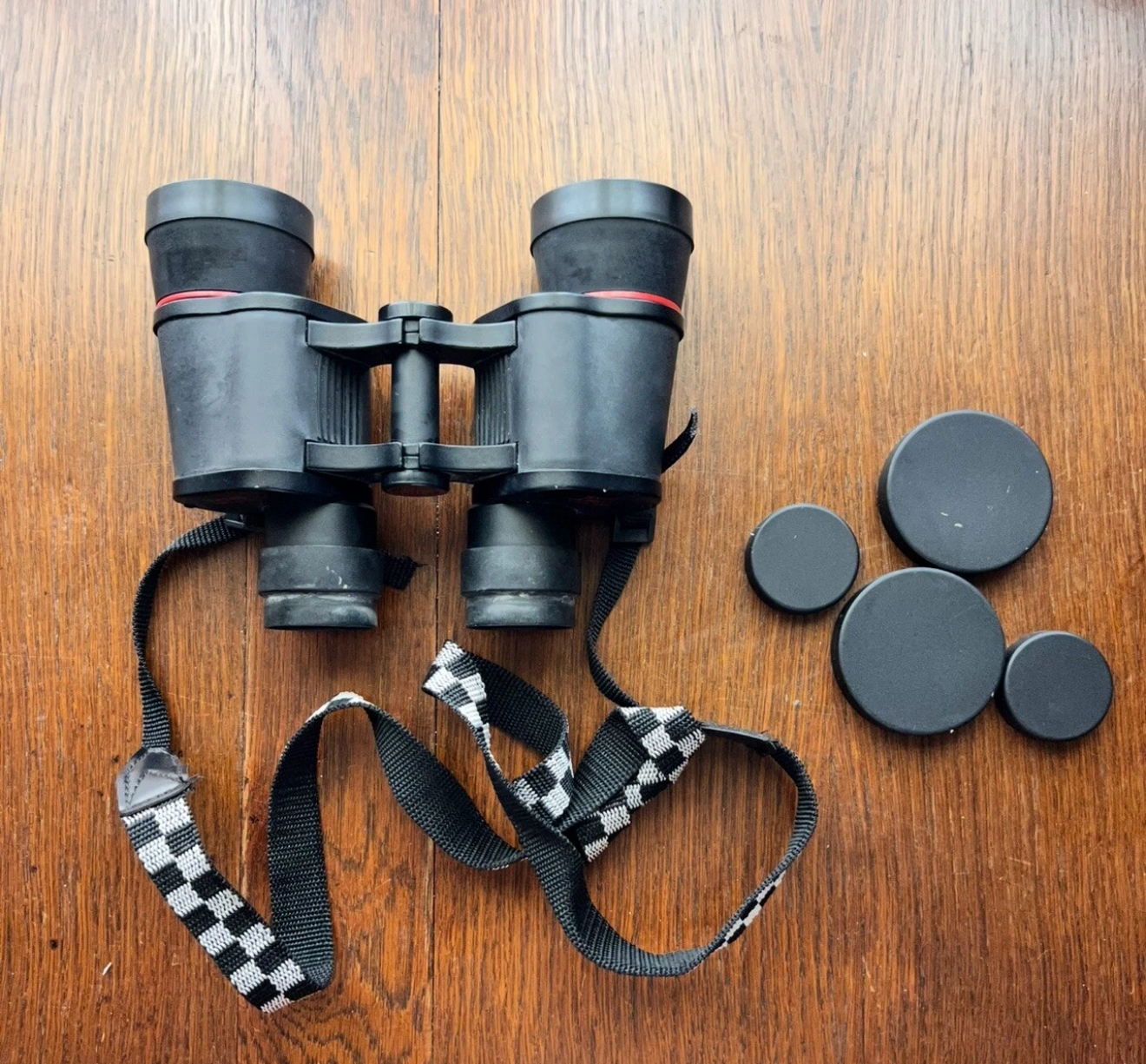 Simmons 8 X 40 Model 1111 Binoculars w/ Case